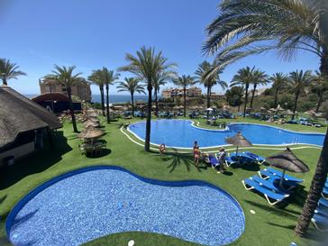 HOLIDAY WORLD RESORT | BENALMADENA | Piscina Holiday World Riwo