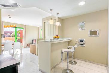 HOLIDAY WORLD RESORT | BENALMADENA | Select Sky Holiday World Riwo