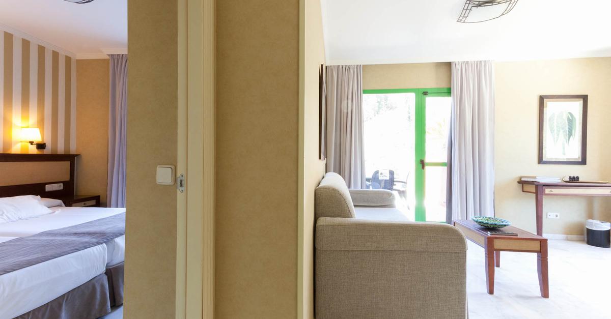 holiday world resort benalmádena junior suite